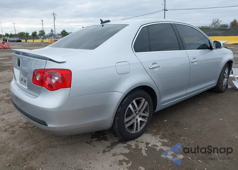 2006 Volkswagen Jetta 2.5 z USA, uszkodzony, nr VIN 3VWSG81K26M650566